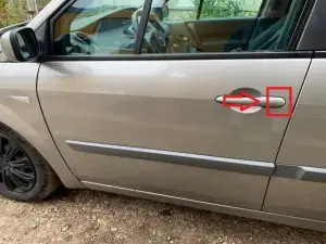 Renault Scenic 2 lock cover