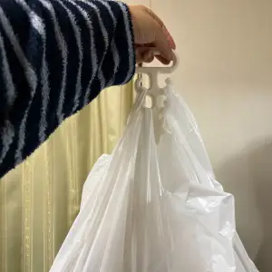 A hook that keeps your Christmas shopping bags together?hand