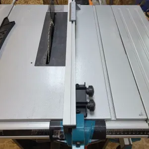 Параллельный упор Makita MLT100