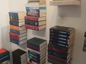 invisible book holder