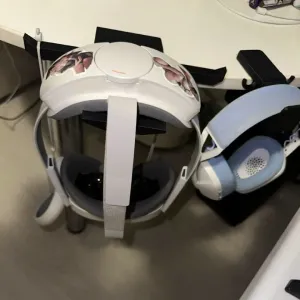 Desktop VR Helmet Holder