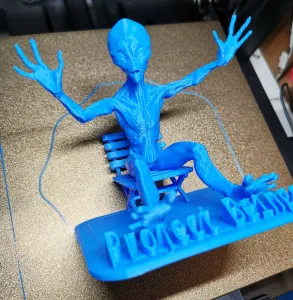 'Being' Phone Stand - Mini Alien Holding Phone.