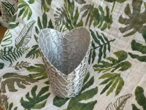 Voronoi solid heart vase