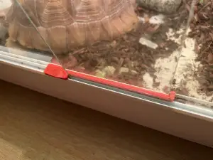 Pet House / Rack Sliding Glass Latching Solution