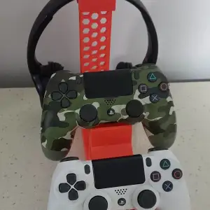 2 Controller and Headset holder