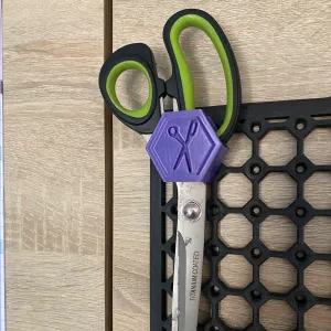 Scherenhalter für das Multiboard mit Prägung