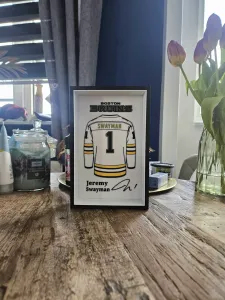 NHL - Boston Bruins Jeremy Swayman jersey display
