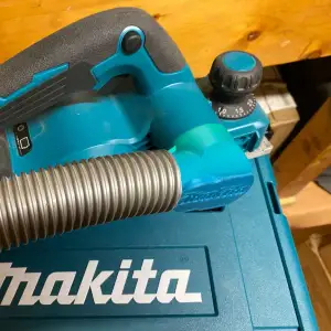 Vacuum adapter for Makita DKP181