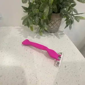 ERGONOMIC RAZOR HANDLE STL