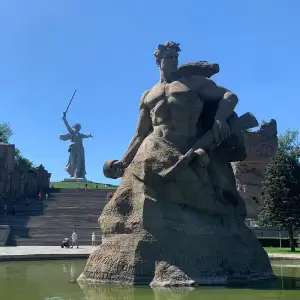 Памятник Стоять насмерть