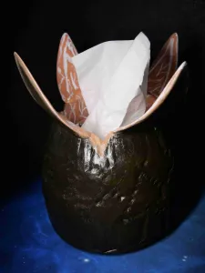 Xenomorph egg (facehugger) tissue holder