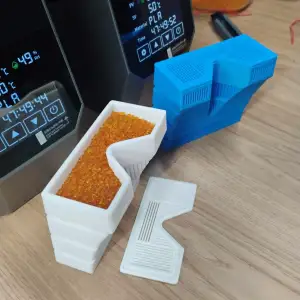 Container to boost the Creality Space Pi with silica gel.