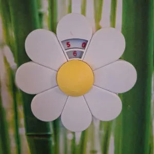 Horloge fleur sans aiguille et tournant à l'envers