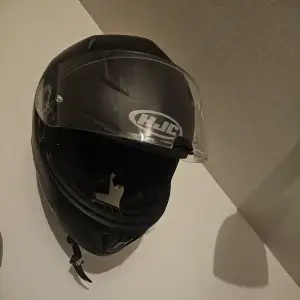 Motorcykel helmet holder