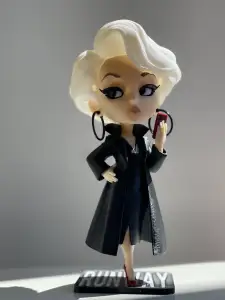 HAUTE COMMAND-FIGURINE