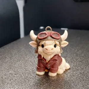 Highland Pilot Cow – Cute Aviator Keychain