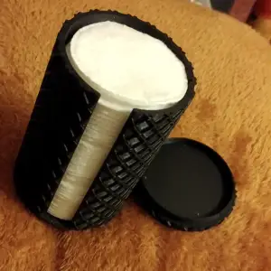 Cotton pads holder with cap