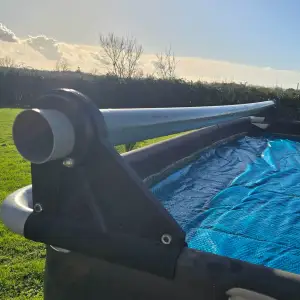 Enrouleur de bâche à bulles pour piscine tubulaire intex
