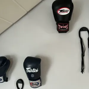 Boxinggloves holder / Boxhandschuh halter