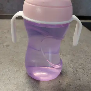 Baby cup handler