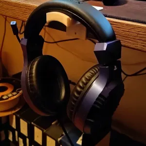 Headphones holder for table 40mm with 3.5 mm hole for M3