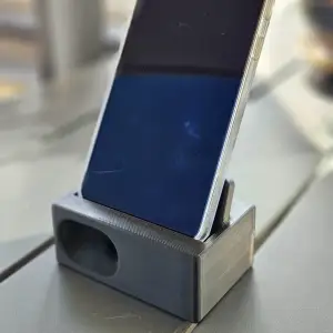 Phone stand passive amplifier