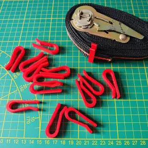 Securing clips for ratchet straps