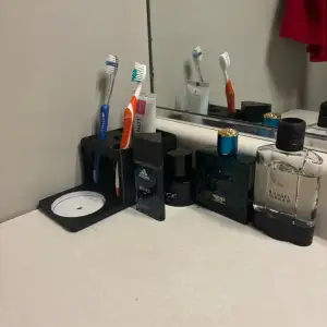 Modern 3-Slot Bathroom Organizer with Toothbrush Holder