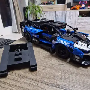LEGO - Technic McLaren™ Senna GTR | Set 42123 Wandhalterung