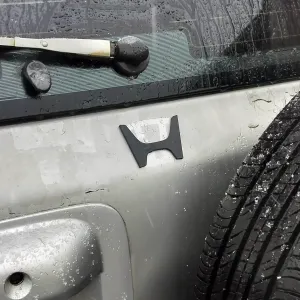 97-01 HONDA CRV TAILGATE EMBLEM (NEW HONDA LOGO)