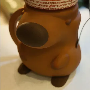 Capybara Ice Cream Holder