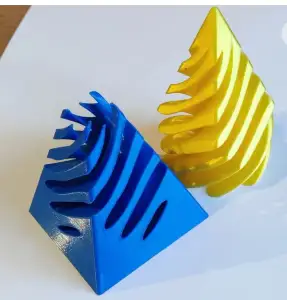 Triangle spin fidget toy