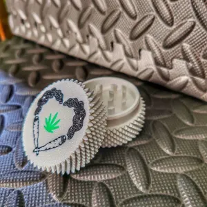 grinder love canna