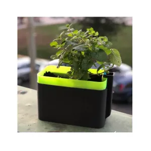 Self-watering rectangular planter