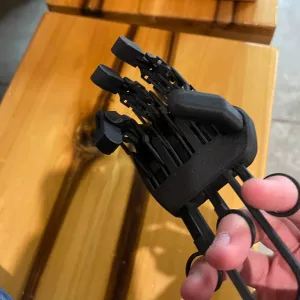 Magnetic mechanical hand