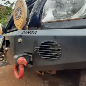 Pajero TR4 protetor farol neblina