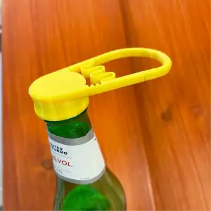 Beer cap, beverage cap, carabineer glass bottle enclosing