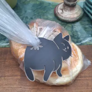 Cat bread clip