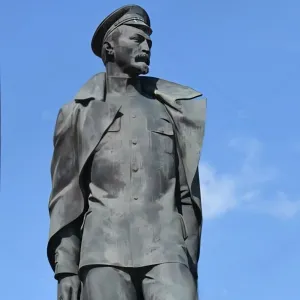 Феликс Держинский копия статуии в Питере