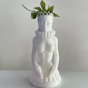QUEEN CHESS PIECE/PLANTER