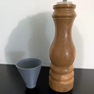 Entonnoir pour moulin Peugeot Ø24