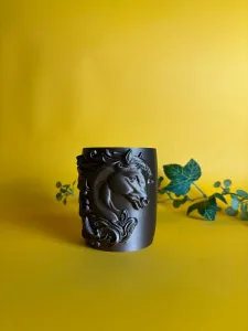 Vase horse