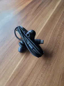 Earphones organizer
