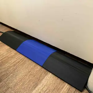 Cable cover threshold sill
