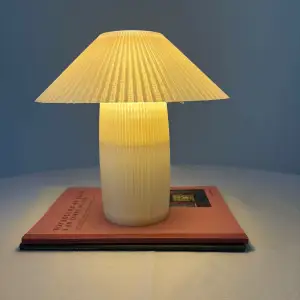 Mushroom table lamp