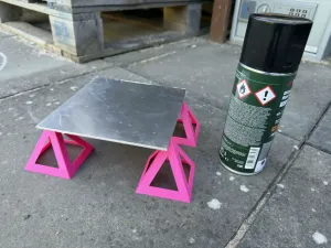 Pyramid as a base for painting, coating, spraying paint