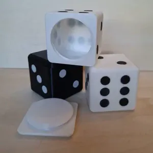 Boite en forme de dé - Dice-shaped box