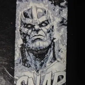 Separador de libros - Thanos de Marvel en Blanco y Negro