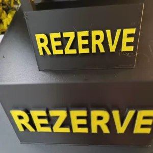 Kafe Barlar için masa üstü rezerve yazısı