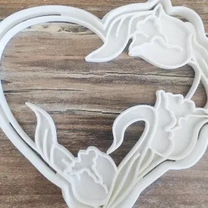 Cookie cutter heart with tulips
